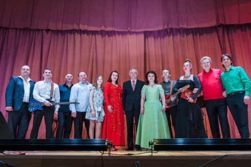 Участники праздничного концерта "Победа деда" в Центре культуры и искусства «Авангард», 5 мая 2016 года