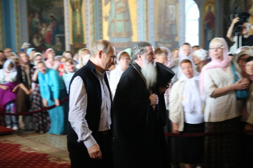 В.В.Путин посетил Торжественную литургию в Спасо-Преображенском соборе Валаамского монастыря, 11 июля 2016 года