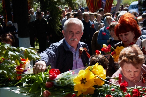 Возложение цветов, деревня Путилкино, 9 мая 2018 года