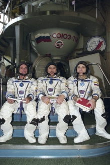 Ю. Батурин на борту космического корабля "Союз ТМ-28"
